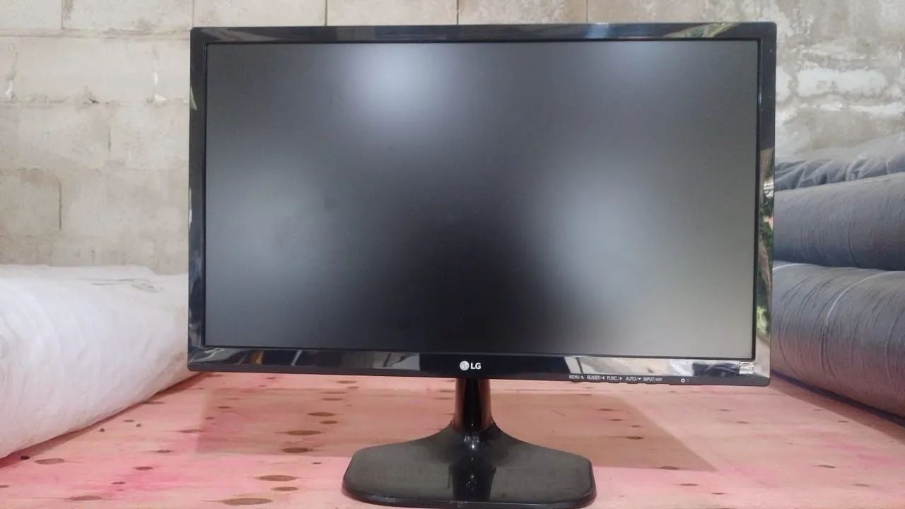 Monitor LG FLATON 23 POLEGADAS leia descrição  - Foto 5