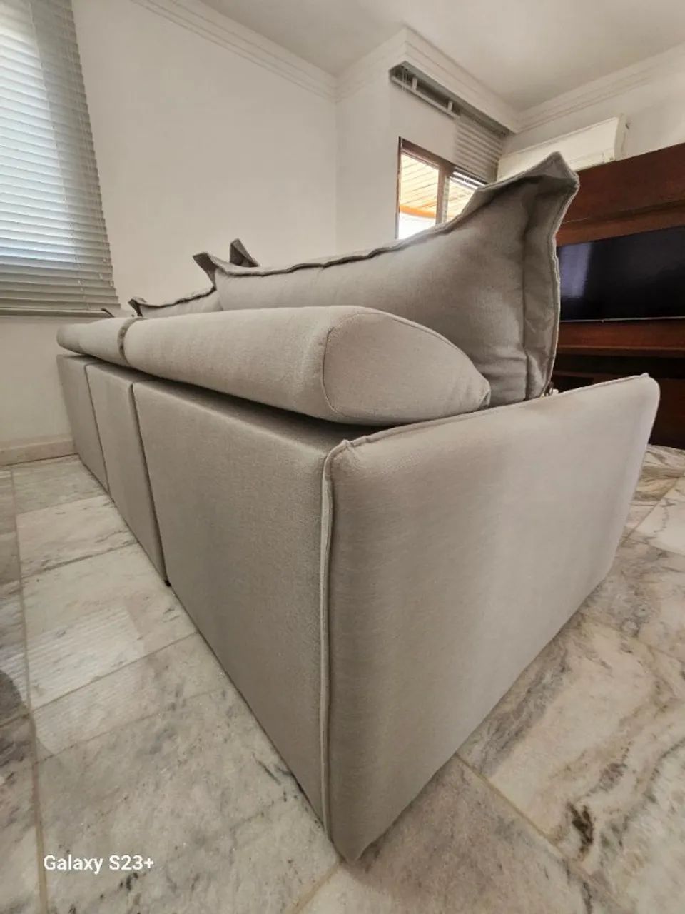 Sofá Retrátil 3 módulos, com uma chaise de canto fixa