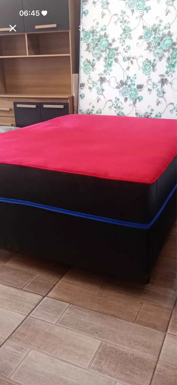 Camas de casal nova na cor azul e vermelho 