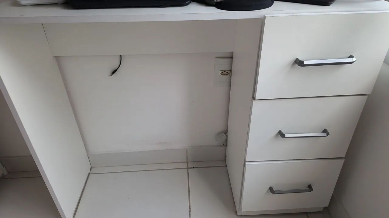 Vendo escrivaninha 100% MDF