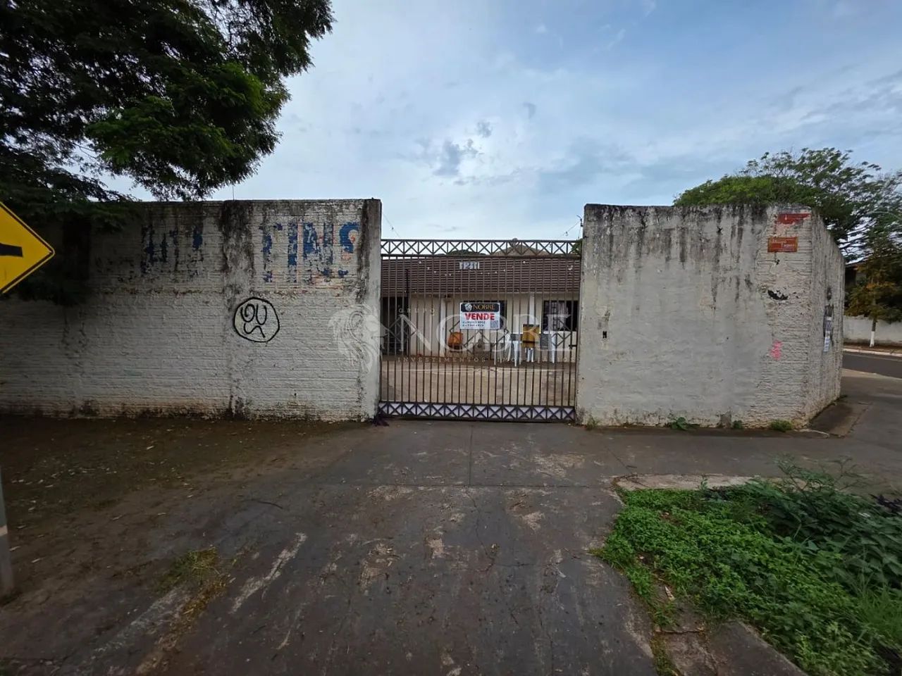 Casa em rua comercial - Rua Mitsuzo Taguchi - Foto 2