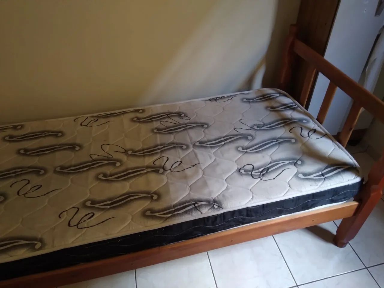 Cama de solteiro com colchão  - Foto 4