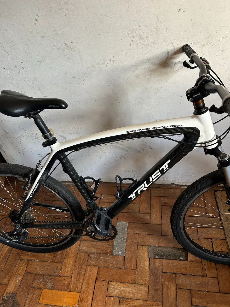 Bicicleta carbono aro 26 trust  - Foto 4