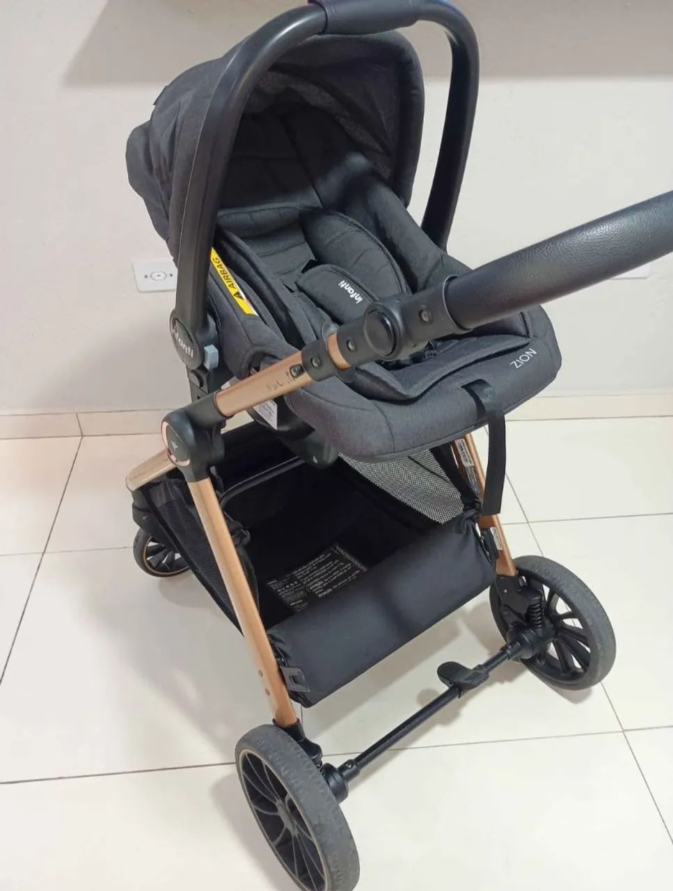 Carrinho de bebê+ bebê conforto  - Foto 3
