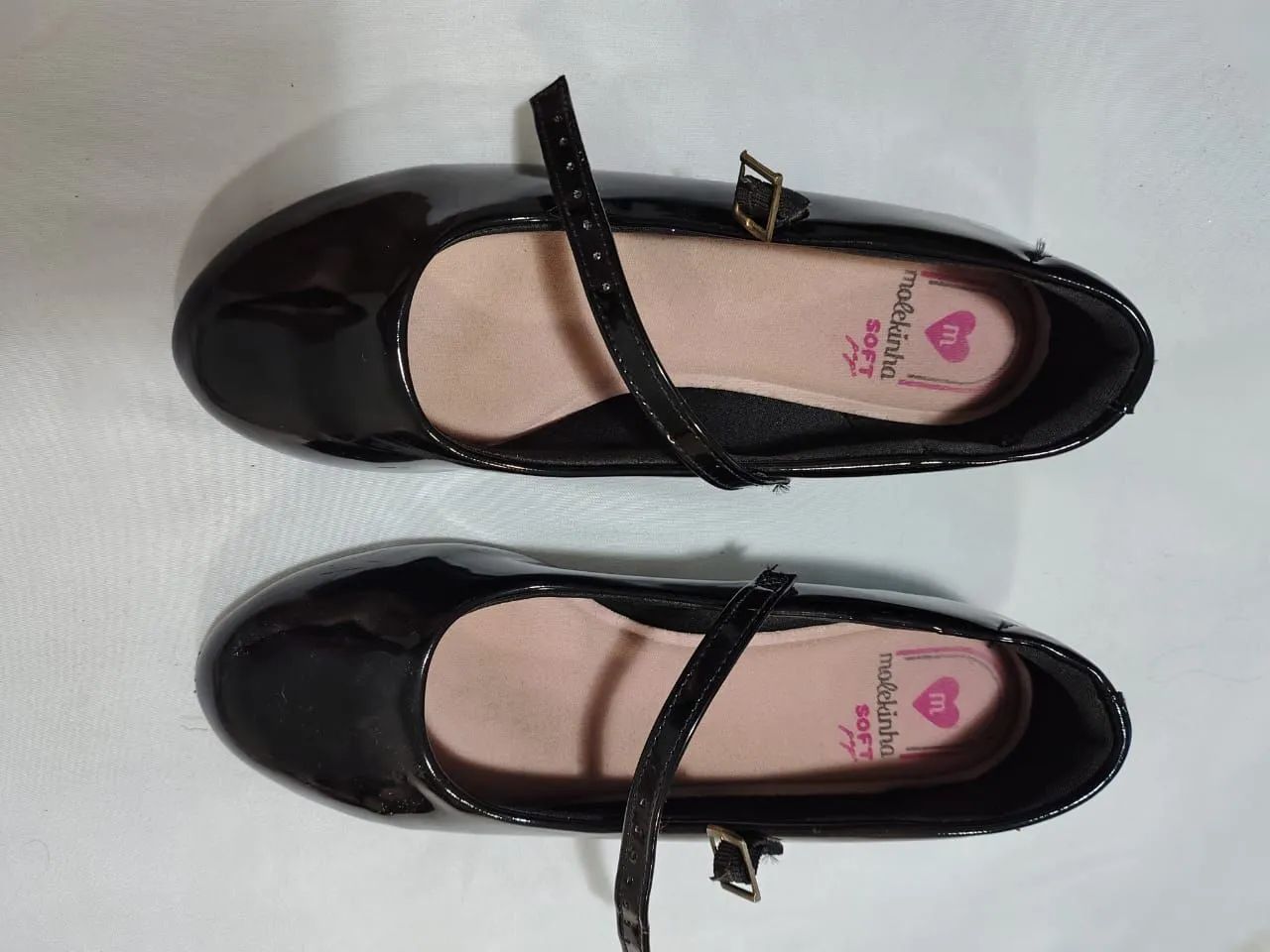 VENDO SAPATINHO PRETO E PRATA  - Foto 2