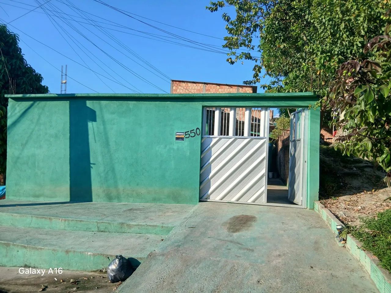 ALUGA-SE UMA Casa estilo kit net