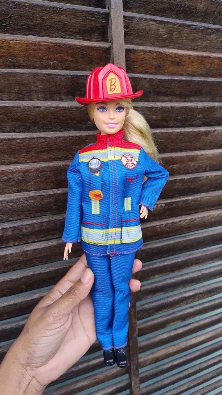 Barbie bombeira 