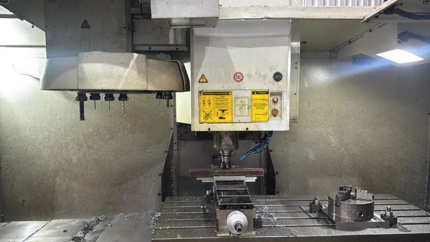 Centro de Usinagem CNC Discovery 1250 Marca Romi  - Foto 2