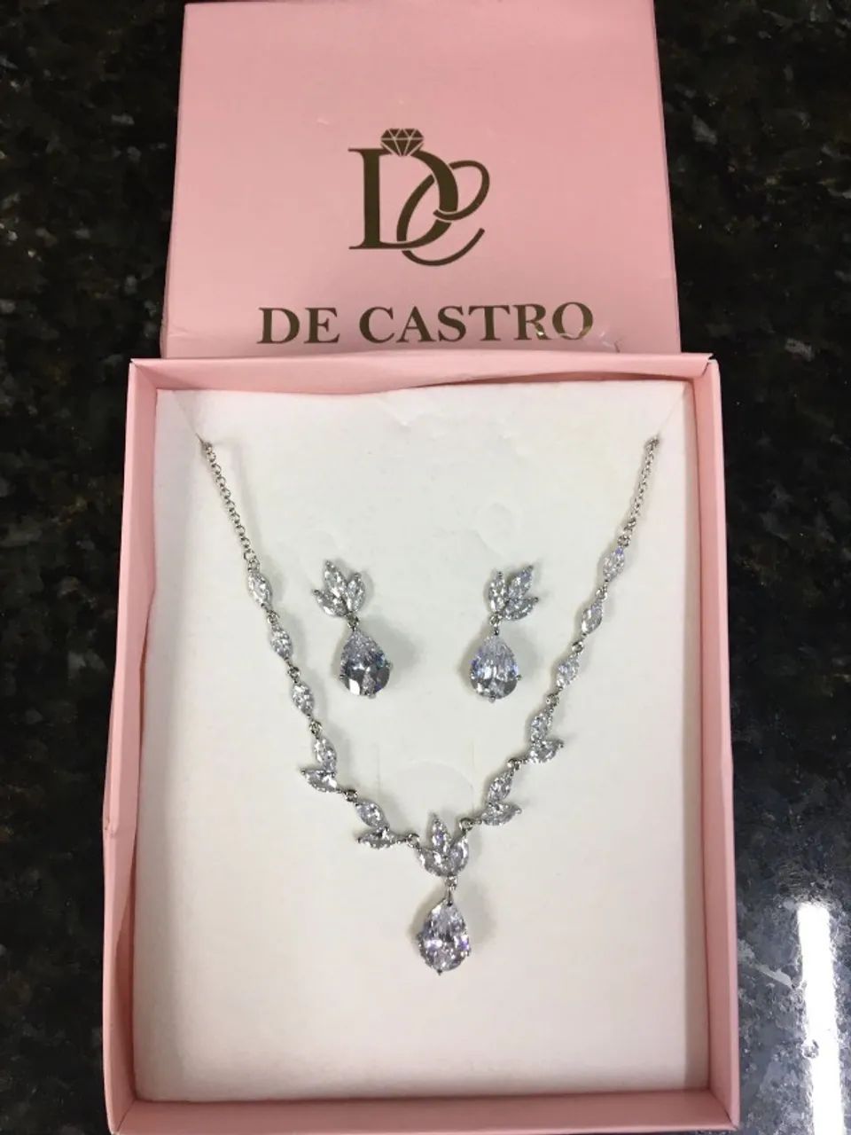 Conjunto Colar e Brincos de Gotas com Zircônias Prata - NOVO