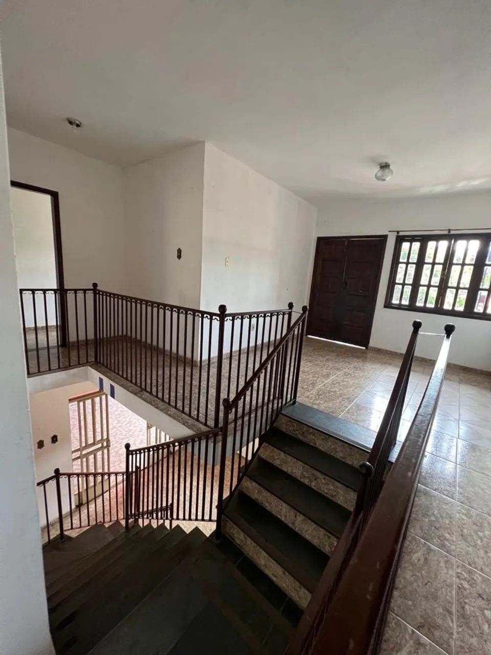 Casa ampla de 2 pavimentos à venda - imóvel já alugado e gerando renda - Foto 2
