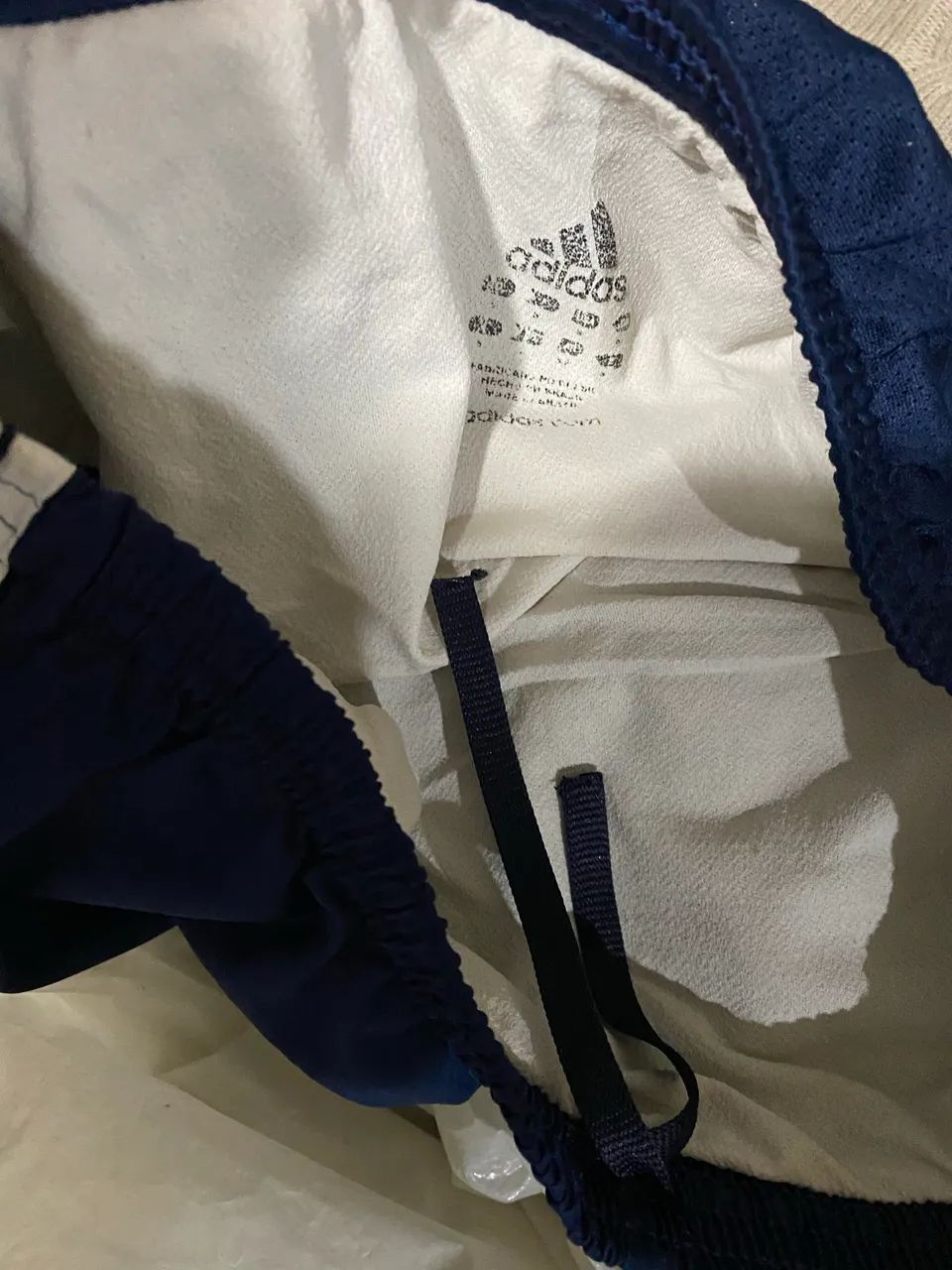 Shorts da Adidas tamanho P modelo retrô  - Foto 2