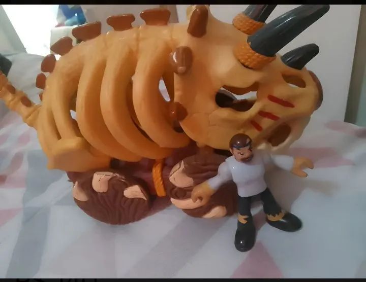 Veículo osso triceratops imaginext 