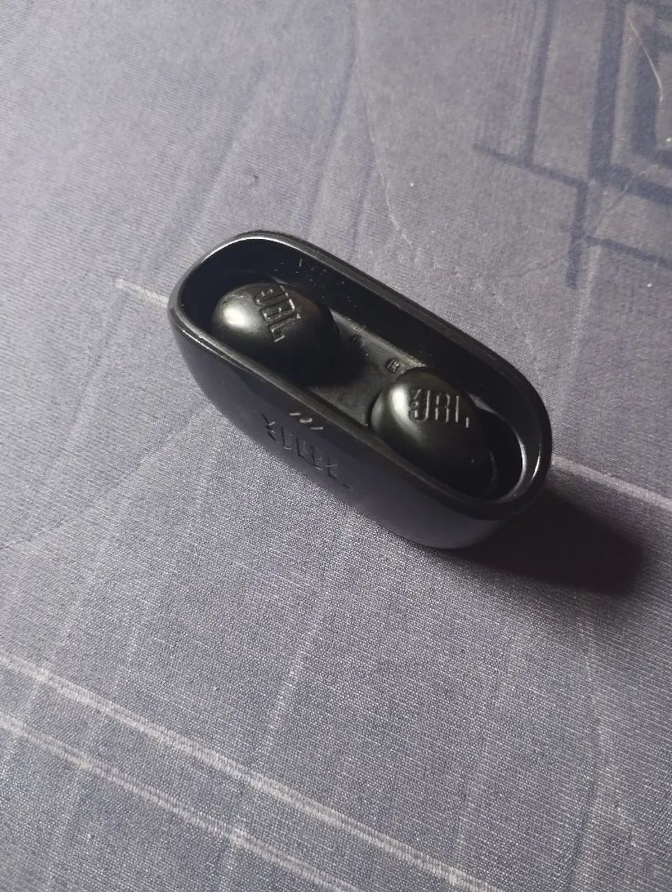 Fone JBL wave buds 2 com defeito