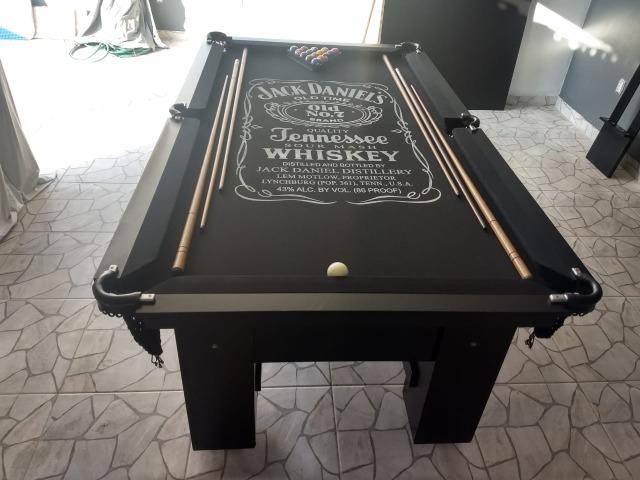 Mesa 4 Pés Laterais Cor Preta Tecido Preto Logo Jack Daniels Mod. KKKL3417 - Foto 3