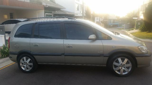 Zafira Elite 2.0 Bege/Dourada automática 7 lugares - Foto 3