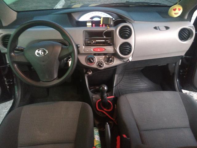 Toyota Etios X 1.3 Hatch 2013 - Foto 7