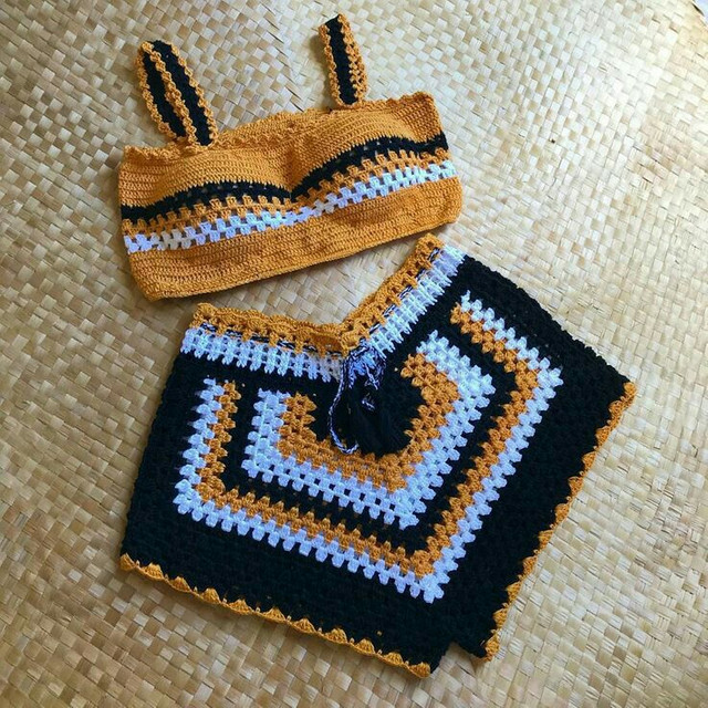 conjunto de roupa de crochê