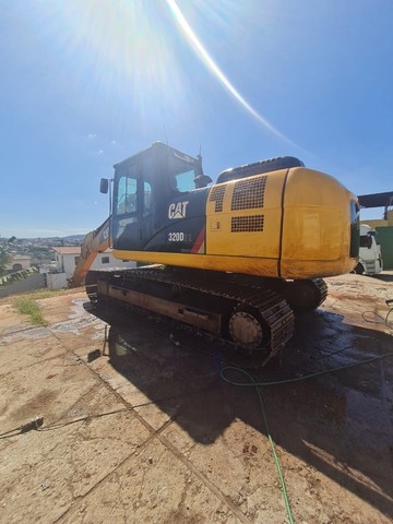 CATERPILLAR 320D ANO 2012