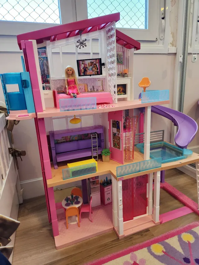 Barbie Casa de Bonecas com 75 Acessórios 3 Andares Piscina e Escorregador  para Crianças a partir de 3 anos - Ri Happy