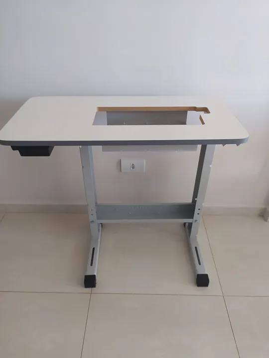 Mesa para Máquina de Costura IMPECÁVEL! Singer Facilita Pro