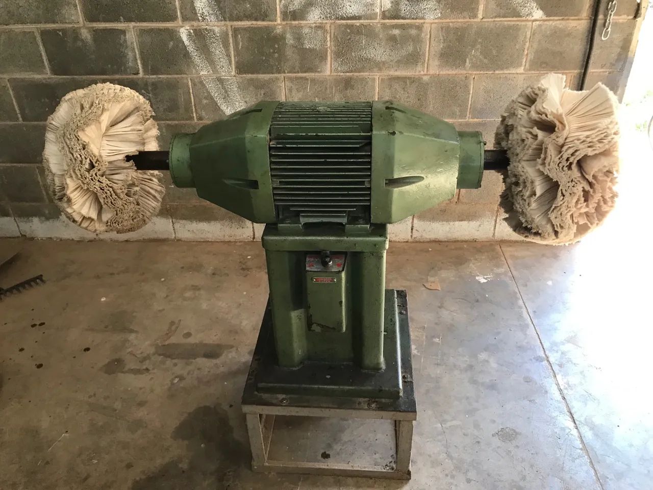 Politriz indústrial de coluna 5cv  marca REBEL