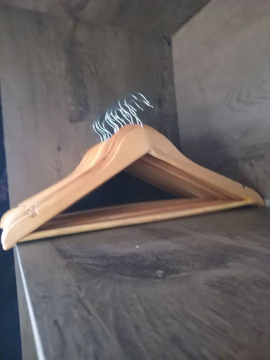 Cabides de madeira - 16 peças - Foto 4