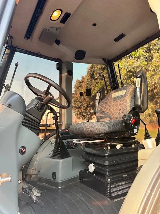 Retroescavadeira New Holland B110 2018 4X4  - Foto 6