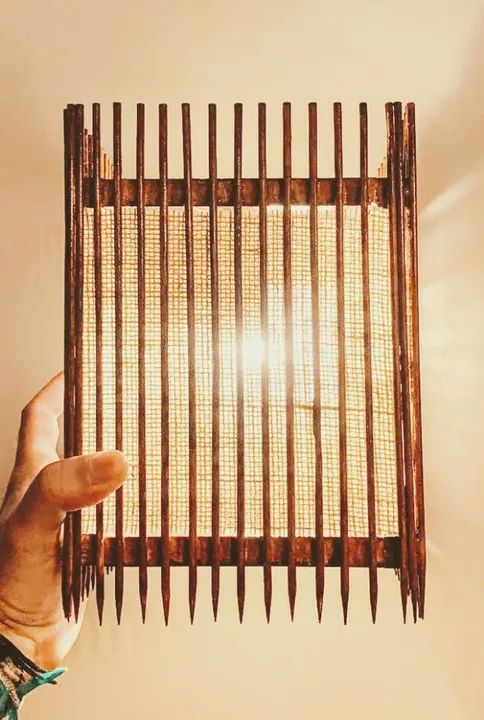 Kit 02 arandelas de parede, em madeira