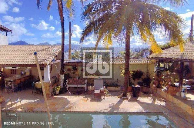 Casa Linear - Piscina - Churrasqueira - grande área externa com living room - 3 quartos se