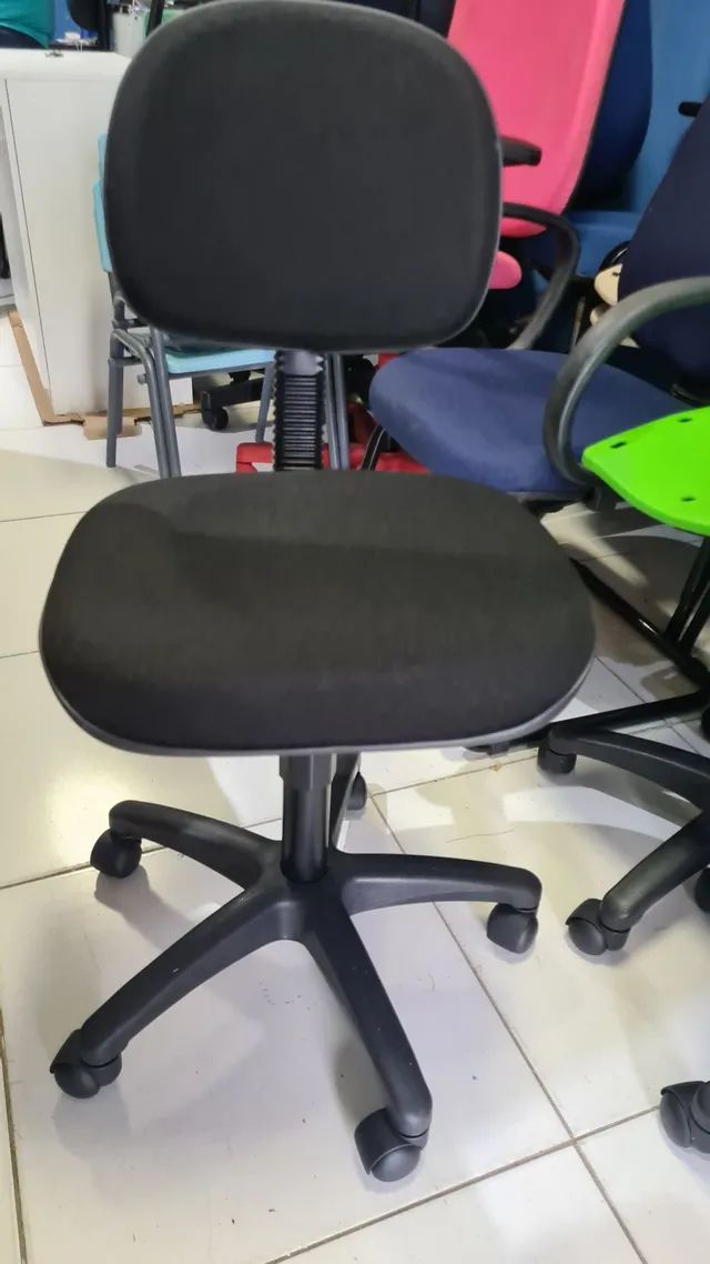 Cadeira giratória escritório injetada  - Foto 6