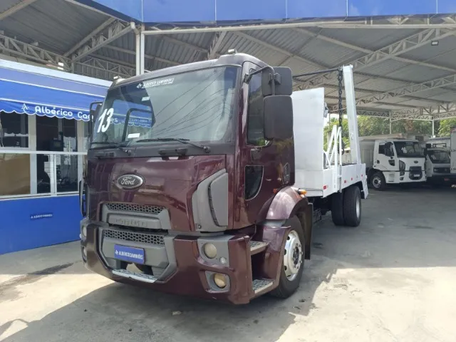 Ford Cargo 1319 - Ano: 2013 - Poliguindaste duplo (Somos Loja)