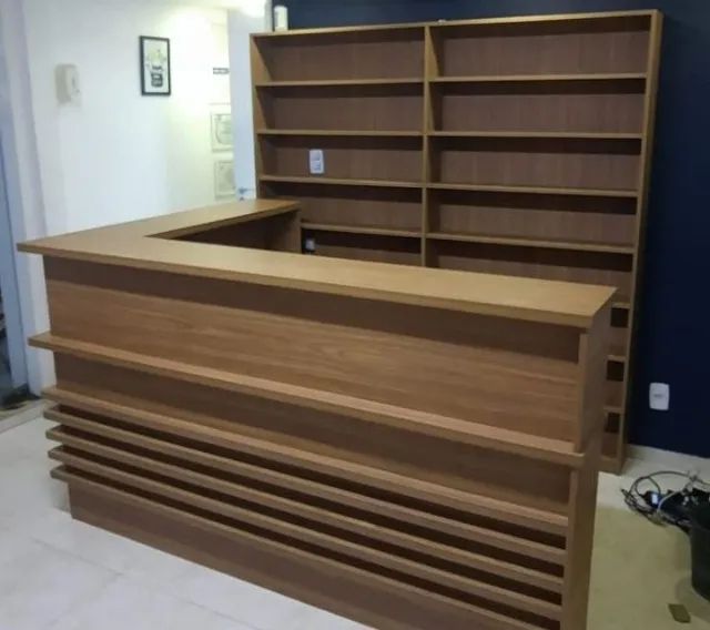 recepção em L amadeirada freijó 150/90 ripada