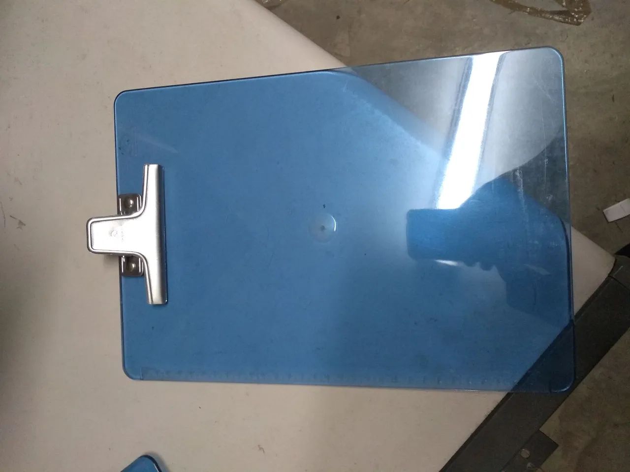 Prancheta transparente azul
