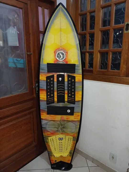 Prancha de Surf Marcelo Peninha 6.8 não precisa parafina grátis camisa uv