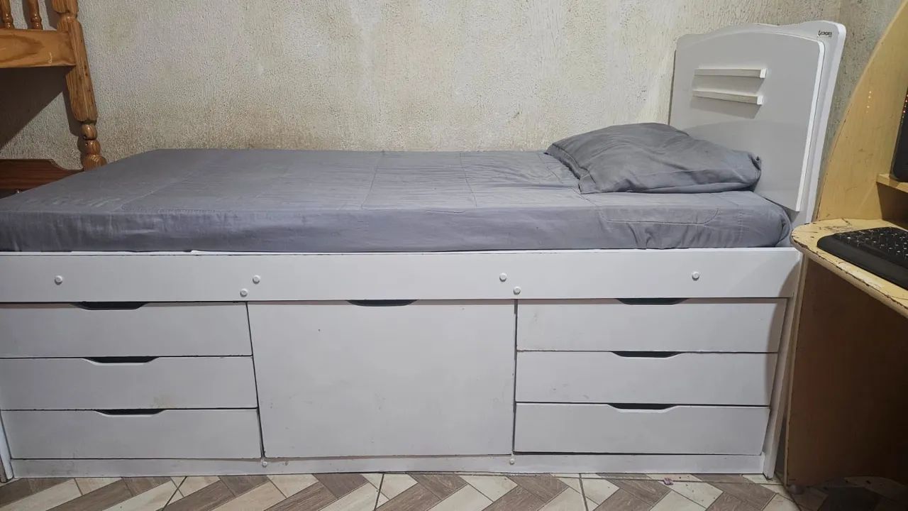 Cama com 7 gavetas