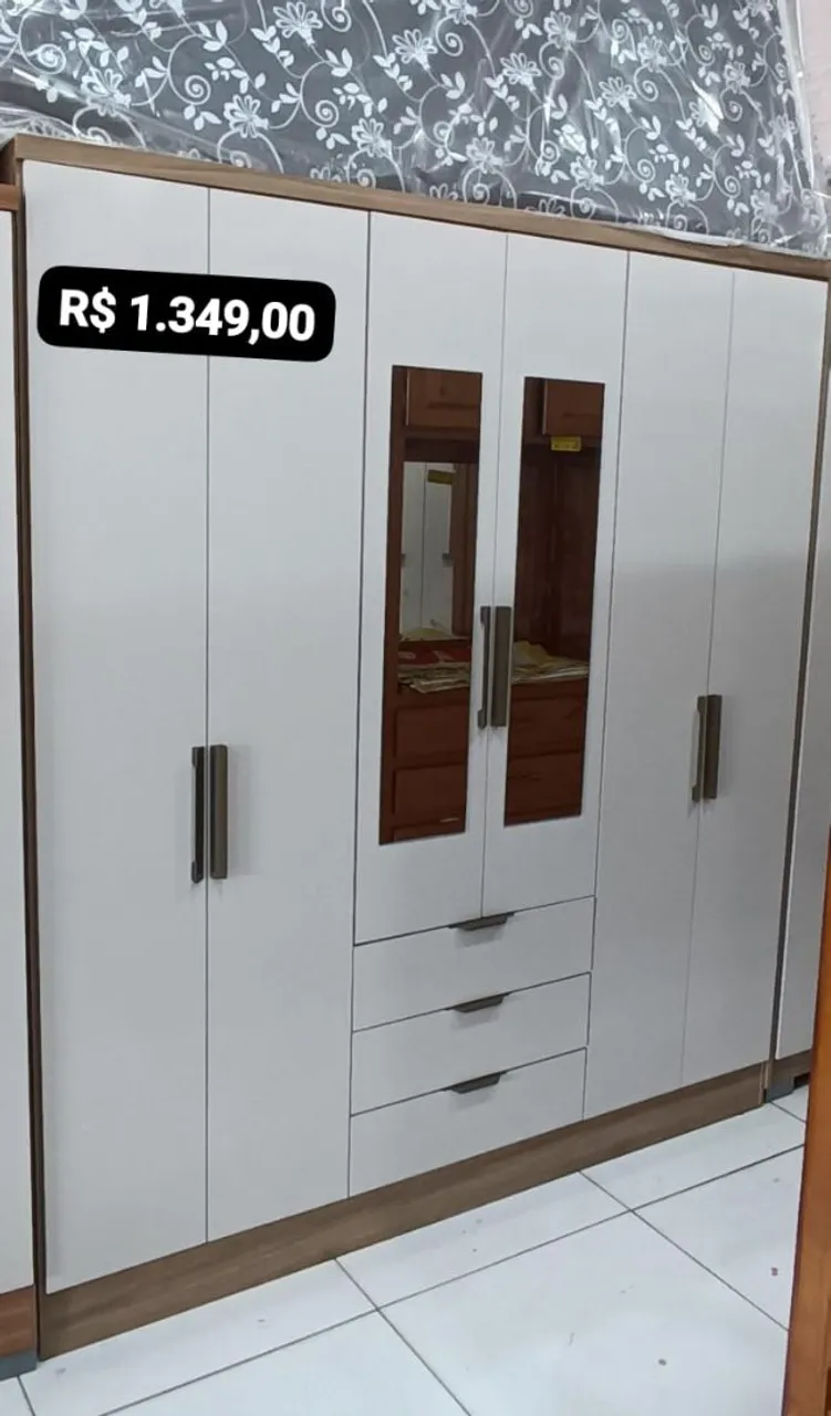 Guarda-Roupas de casal com 6 portas e 3 gavetas
