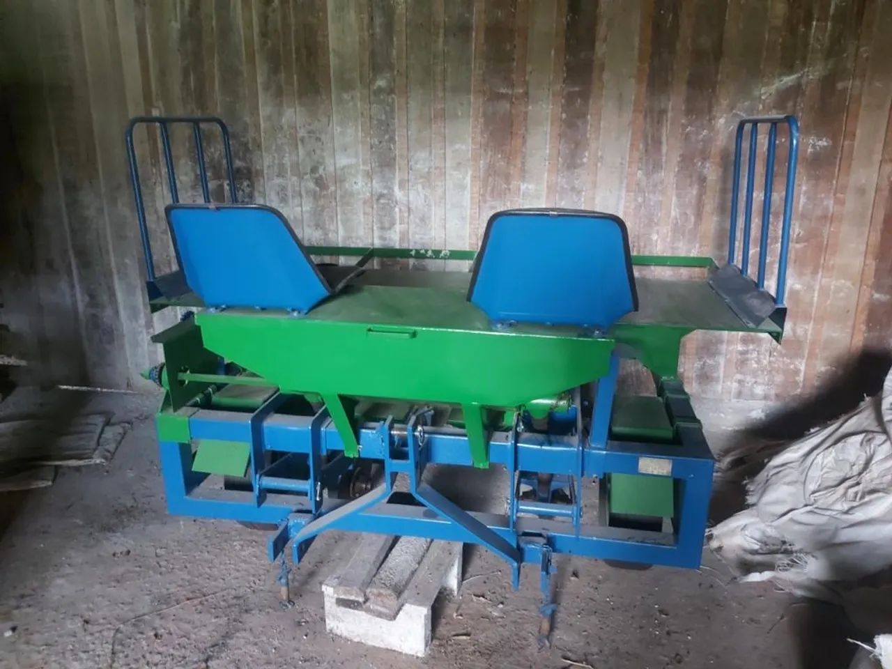 Plantadeira de mandioca 2 linhas