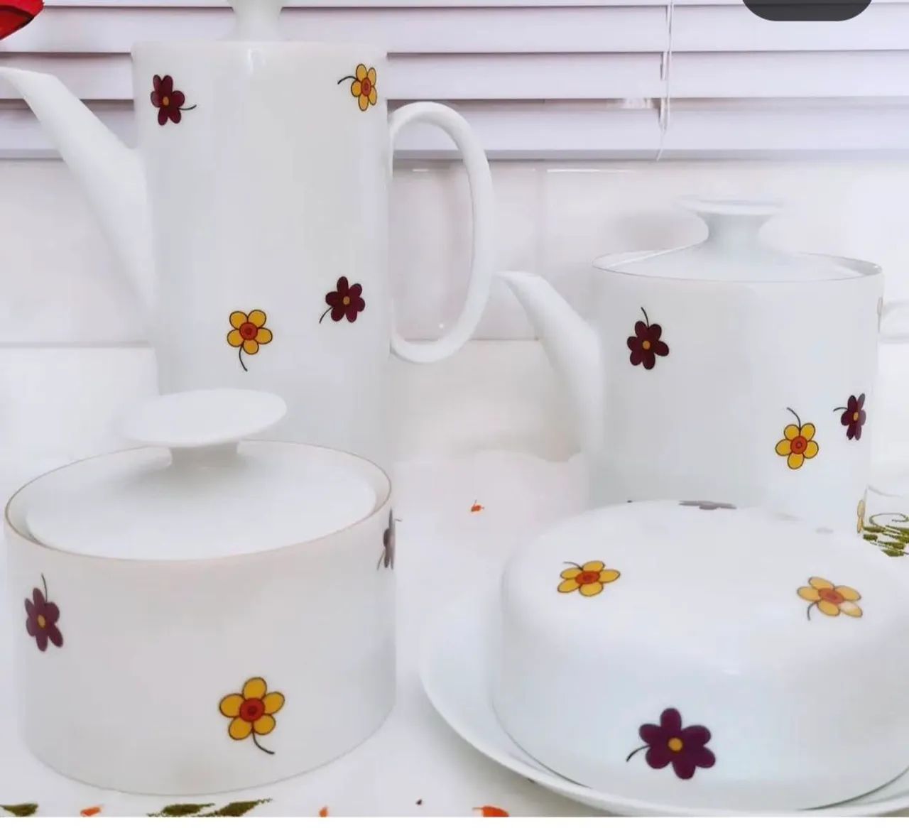 Jogo de Chá e Café em Porcelana com Flores - Novo - Foto 4
