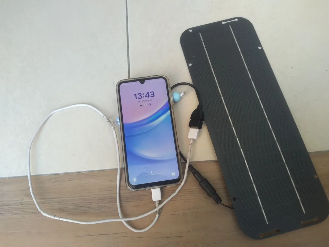 Carregador solar portátil para celular