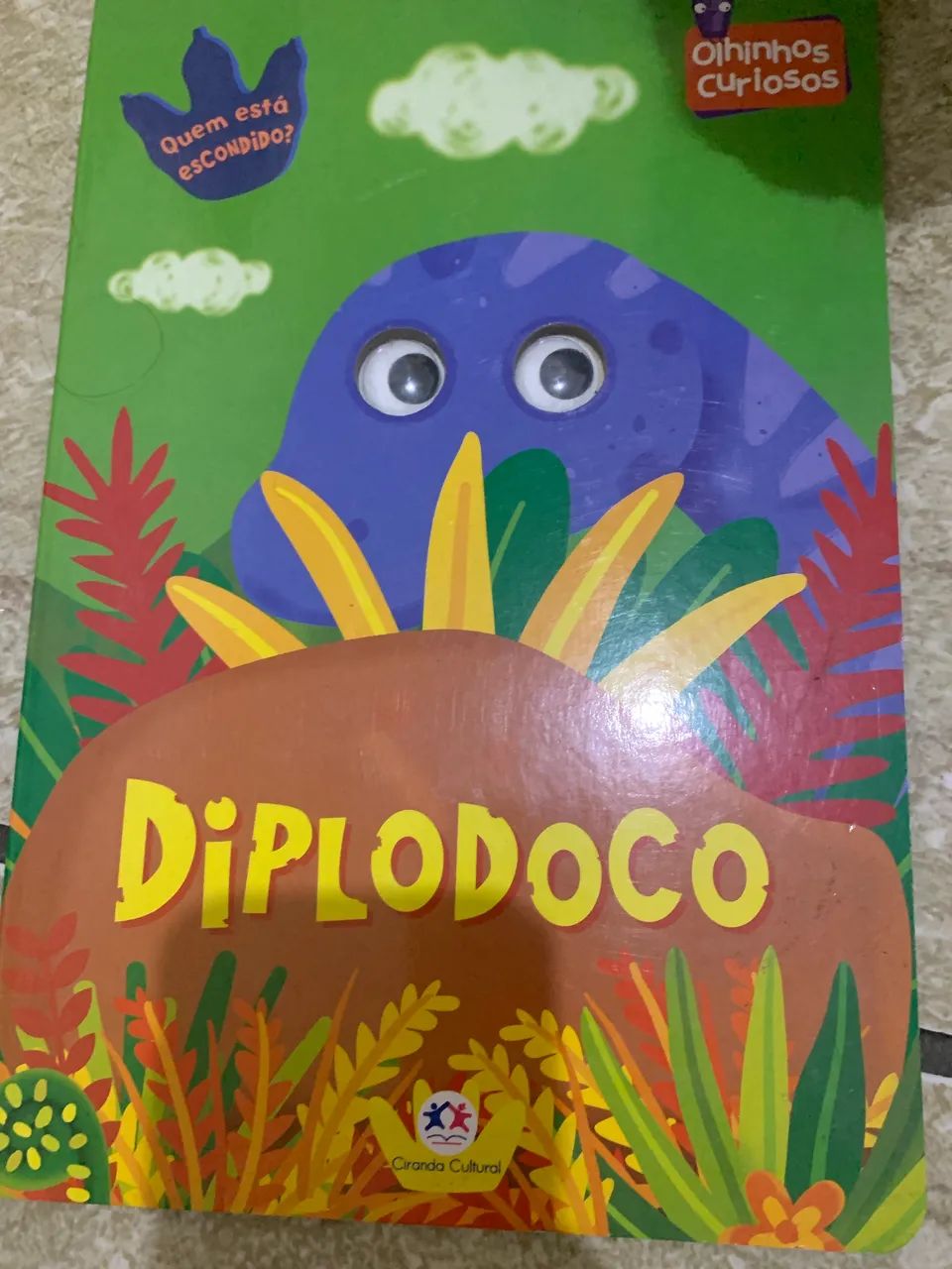 5 livros infantis, um com POP UP