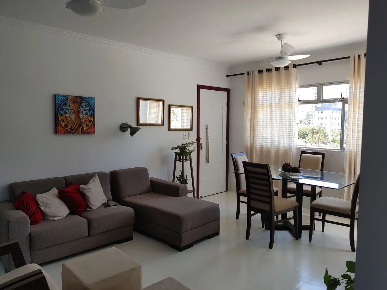 Apto com linda vista, cond. com piscina e muita área verde, ventilado, lado da sombra