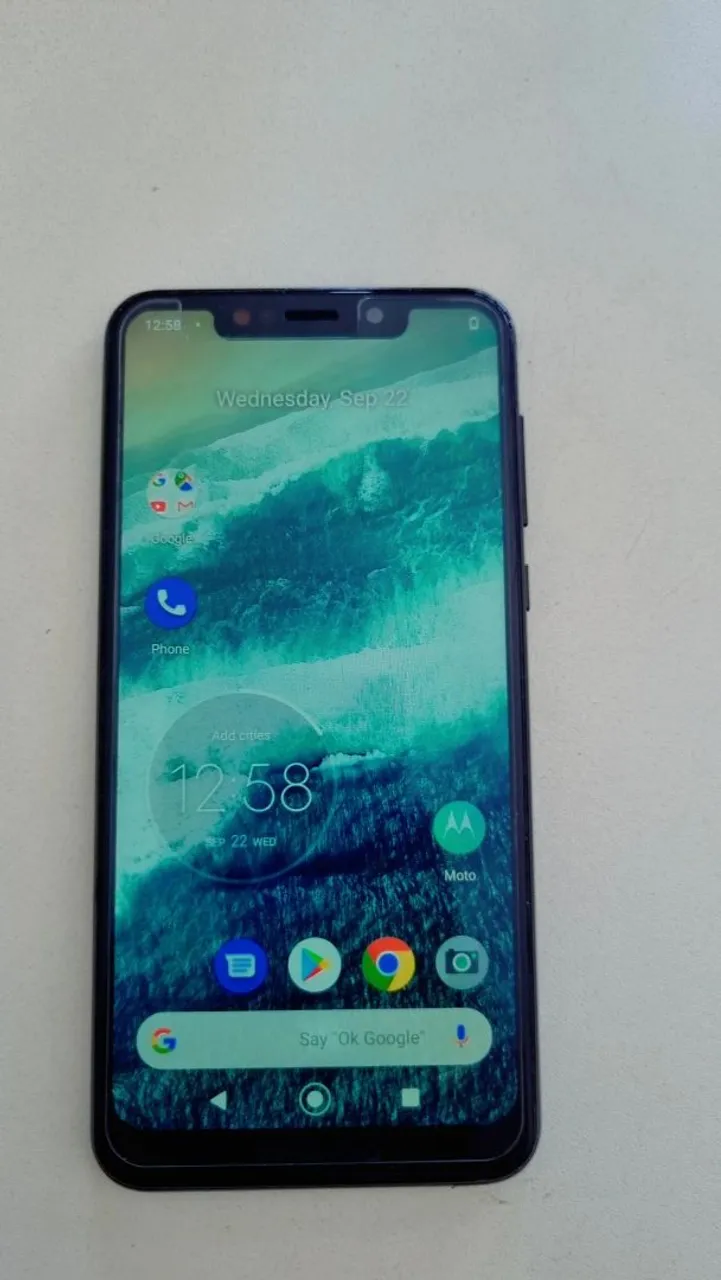 Vendo Motorola One Com carregador Fone de ouvido película 3D
