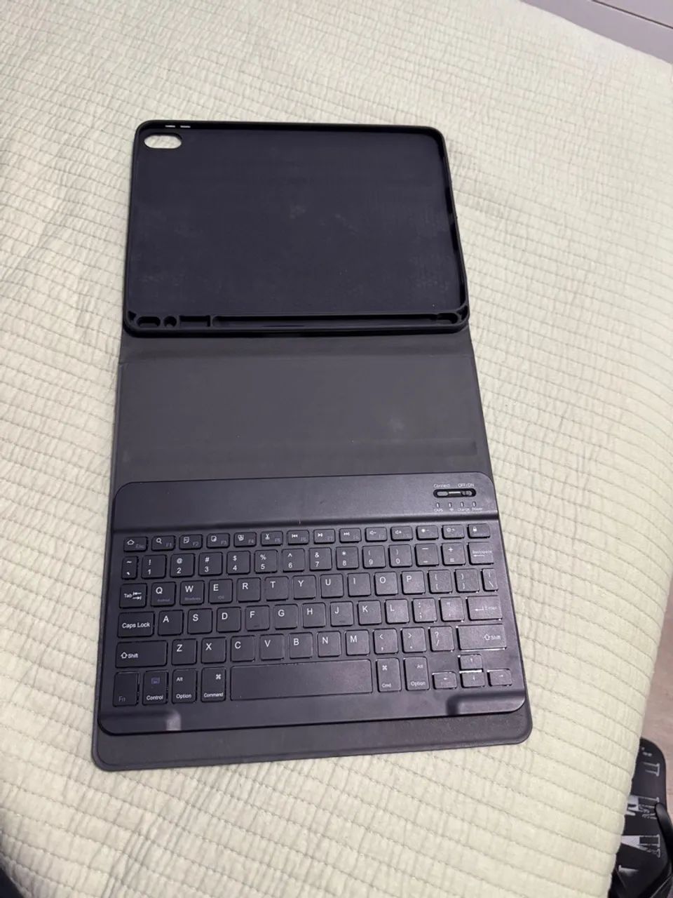 Capa com teclado iPad Air  - Foto 2