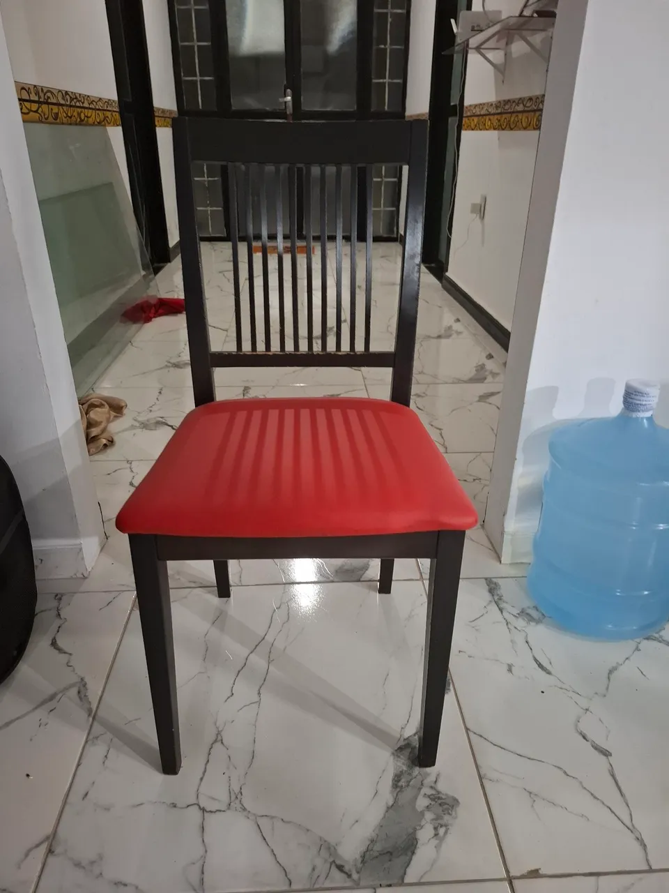 Cadeira de Jantar com Assento Vermelho