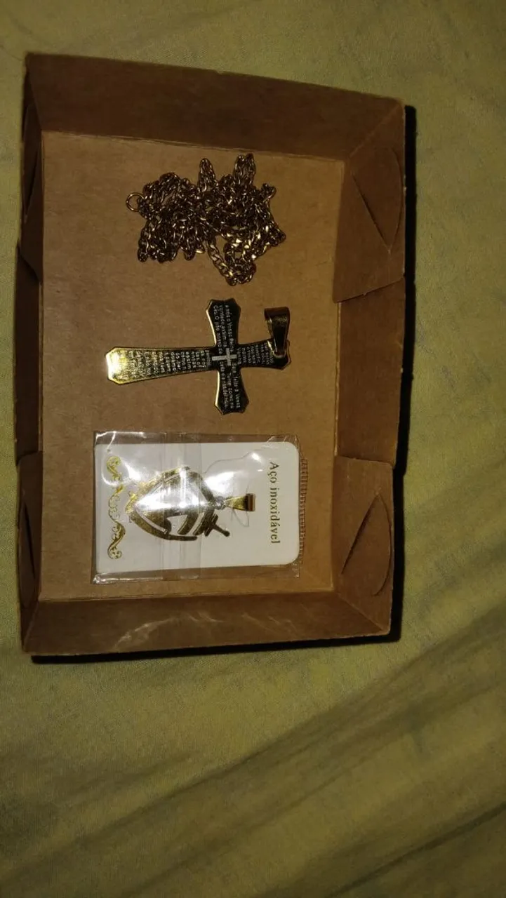 Corrente com dois pingente Aço Inoxidável + Corrente Dourada