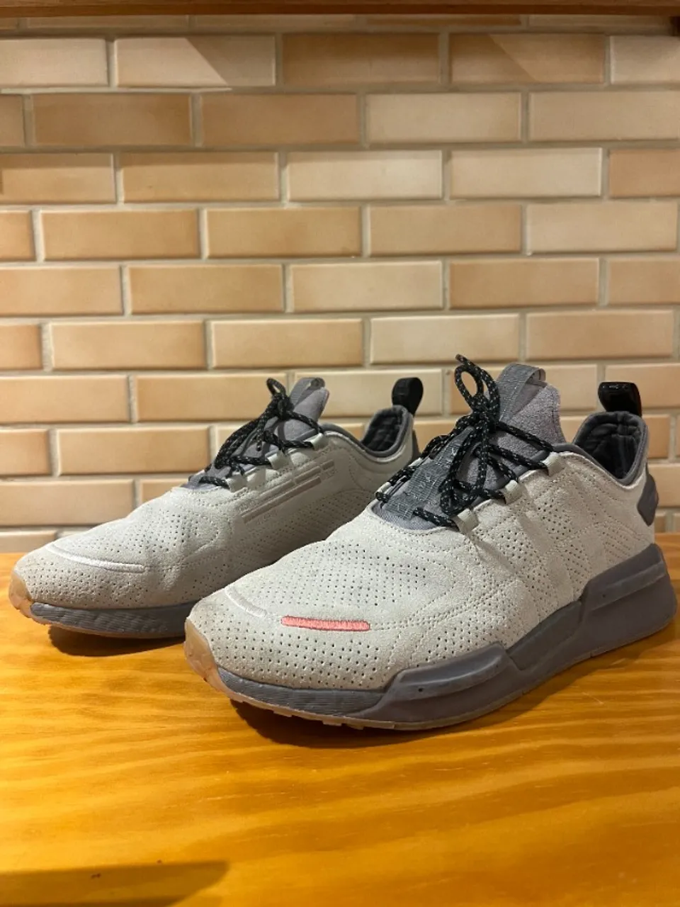 Tênis Adidas Cinza  NMD_R1 V3