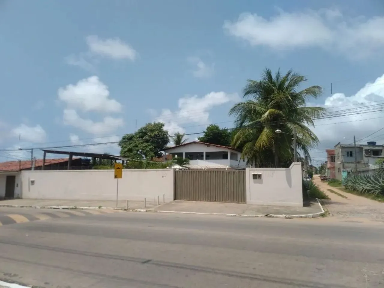 OPORTUNIDADE IMPERDÍVEL! CASA + GALPÃO EXCELENTE INVESTIMENTO!