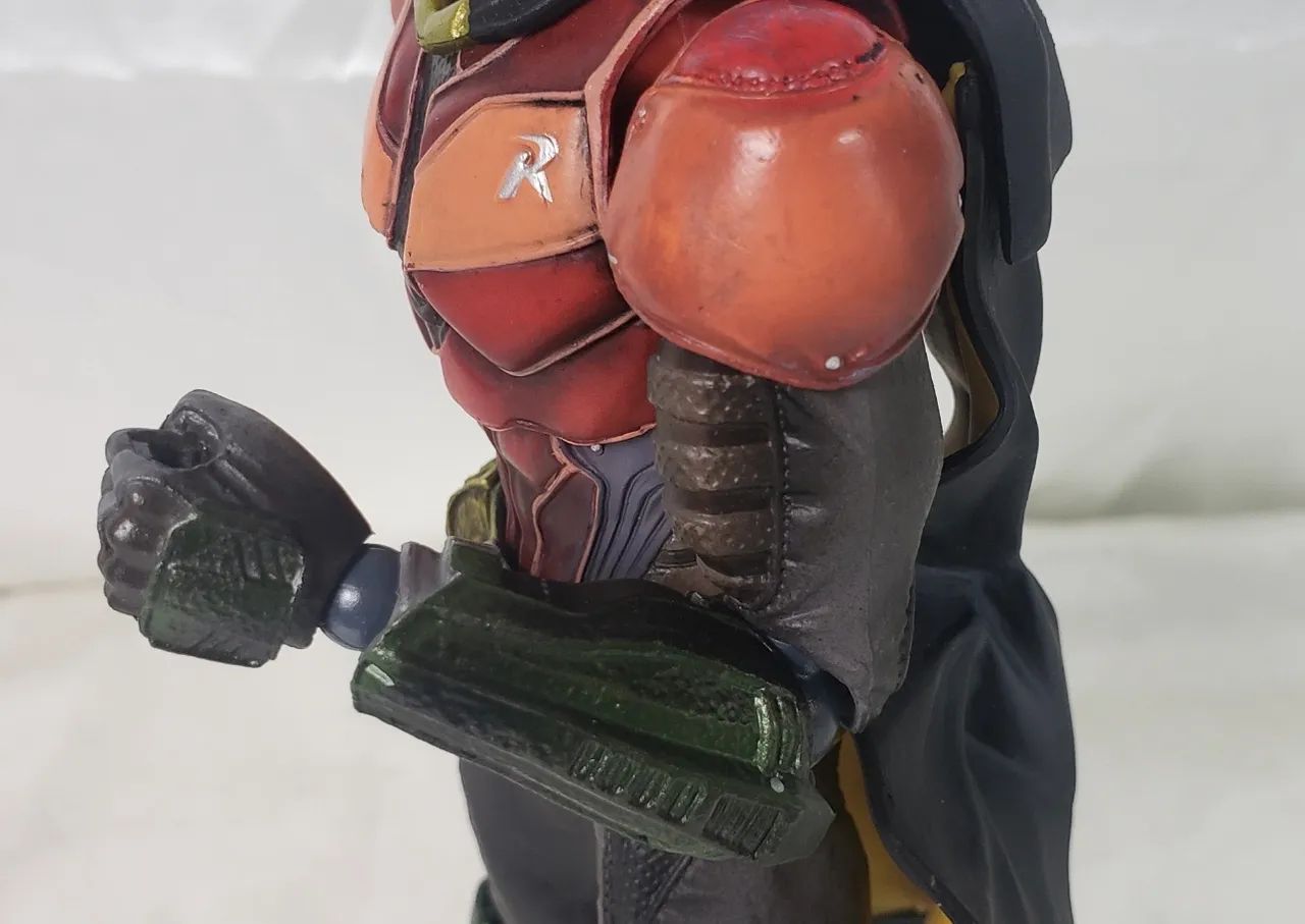 Figura De Ação Robin - Play Arts - Foto 3