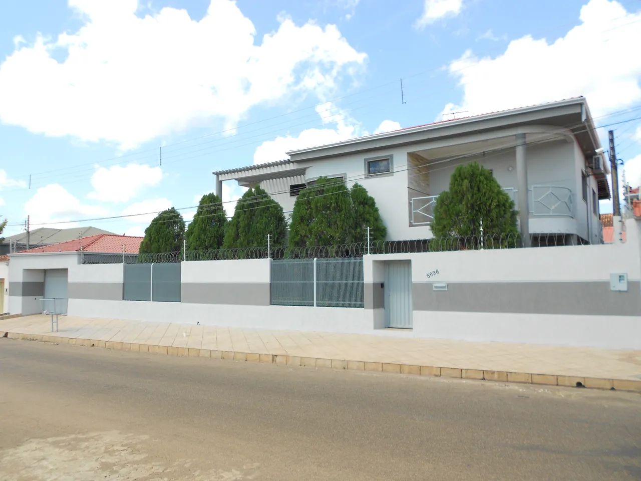 EXCELENTE CASA DE ALTO PADRÃO, PRÓXIMO A AV. GUAPORÉ. - Foto 3