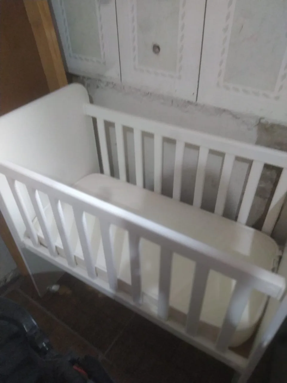 Berço branco para bebê